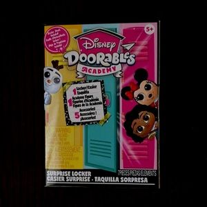 Snow White ultra rare surprise locker from Disney doorables academy